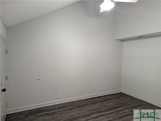 property at 1039 N Ash St