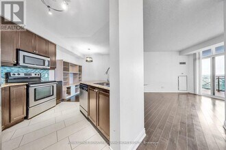 10 Bloorview Pl in Toronto, ON - Building Photo - Building Photo