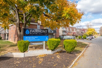 Fairmont Place in Whitehall, PA - Foto de edificio - Building Photo