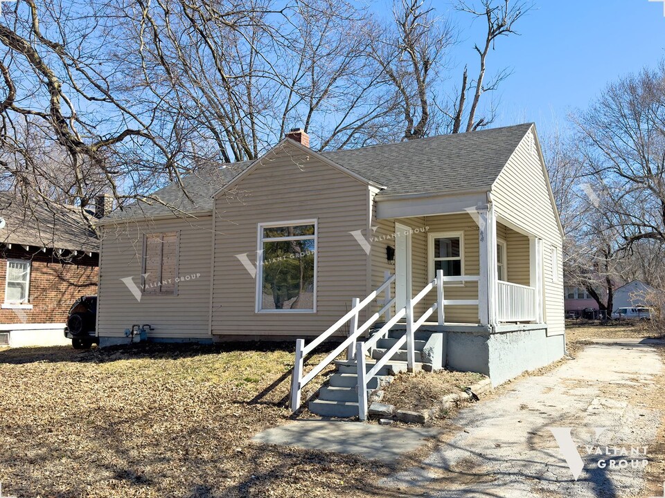 944 S New Ave in Springfield, MO - Building Photo