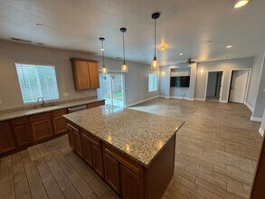 461 Bristol Ct in Oakley, CA - Building Photo - Building Photo