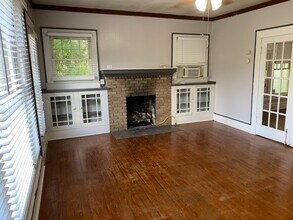 1617 15th St in Huntsville, TX - Building Photo - Building Photo