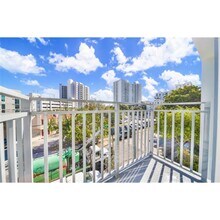 1536 NW 15th Ave in Miami, FL - Foto de edificio - Building Photo