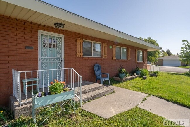 property at 947 Cassia Ave