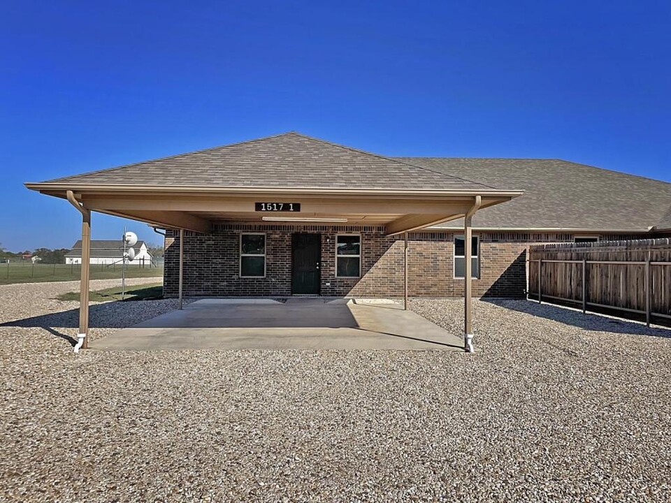 1517 County Rd 706 in Joshua, TX - Building Photo