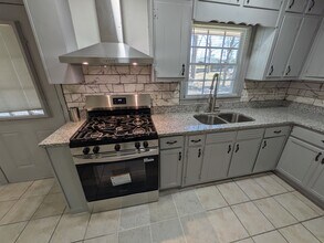 6082 Walker Rd in Riverdale, GA - Foto de edificio - Building Photo