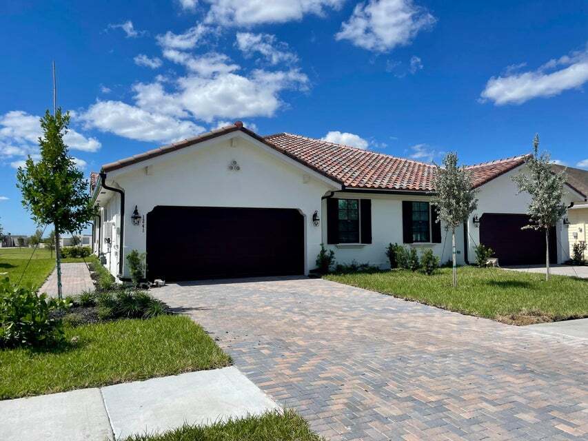 1241 Haywagon Trl in Loxahatchee, FL - Foto de edificio