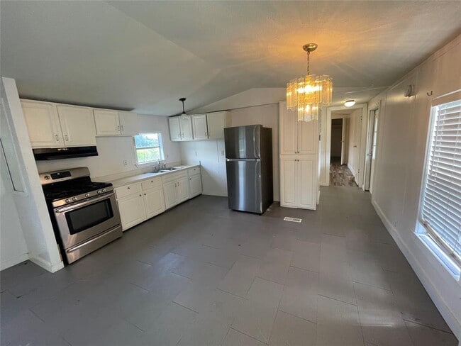 747 Rd 5210 in Cleveland, TX - Building Photo - Building Photo