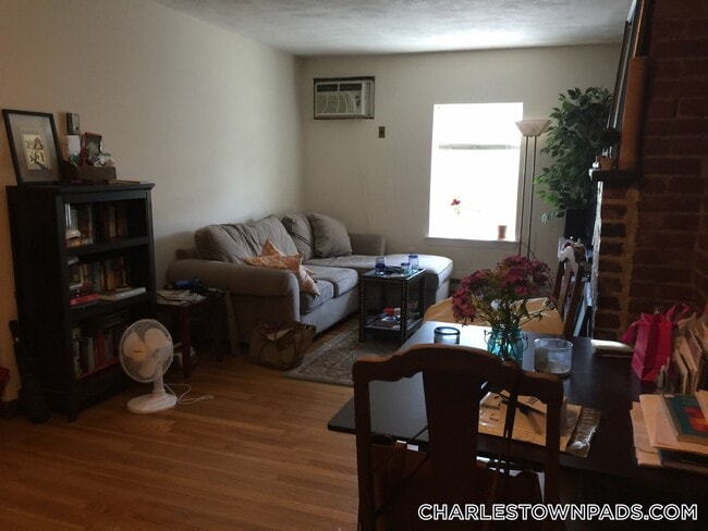 267 Main St, Unit 3A