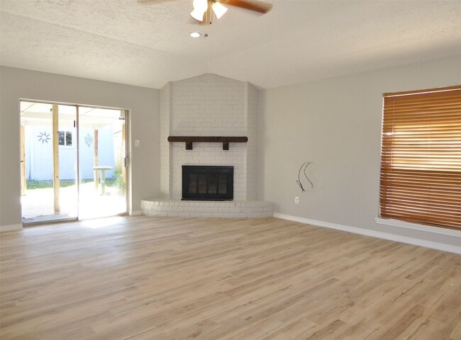 2911 Mariner Dr in League City, TX - Foto de edificio - Building Photo