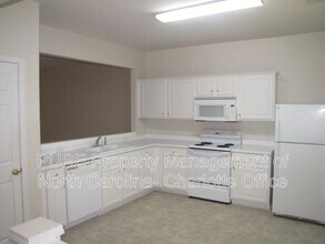 3237 Mannington Dr in Charlotte, NC - Building Photo - Building Photo