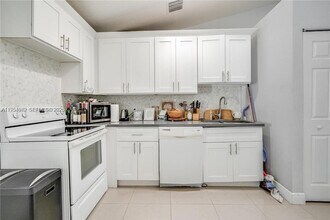 4542 SW 25th Ave in Fort Lauderdale, FL - Building Photo - Building Photo