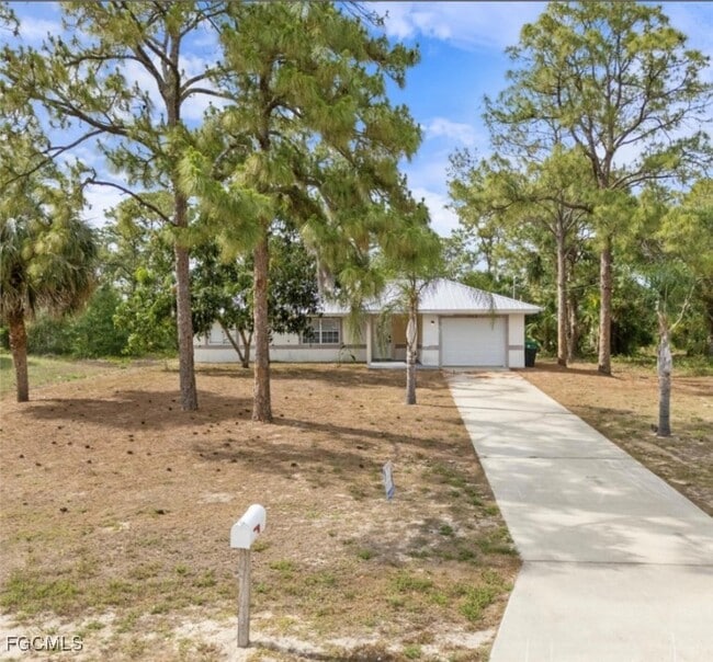 5005 Squaw Ln in La Belle, FL - Building Photo - Building Photo