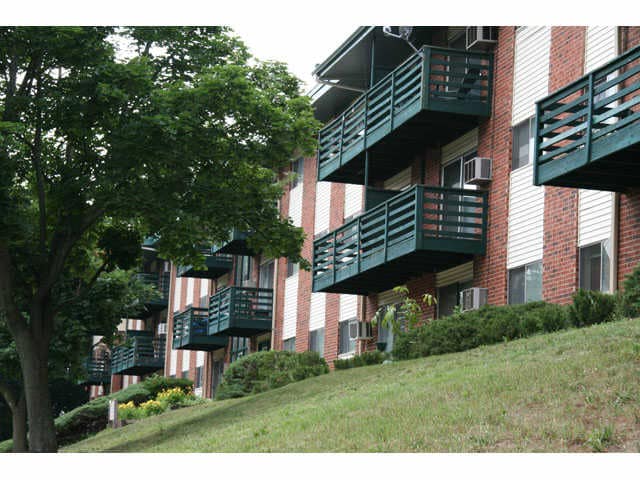 Westchester Woods Apartments in Kalamazoo, MI - Building Photo - Building Photo