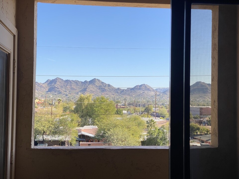 9820 N Central Ave, Unit 317 in Phoenix, AZ - Foto de edificio