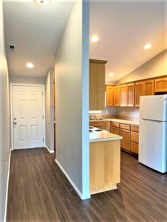 2315 SW Hannah Cir in McMinnville, OR - Building Photo - Building Photo