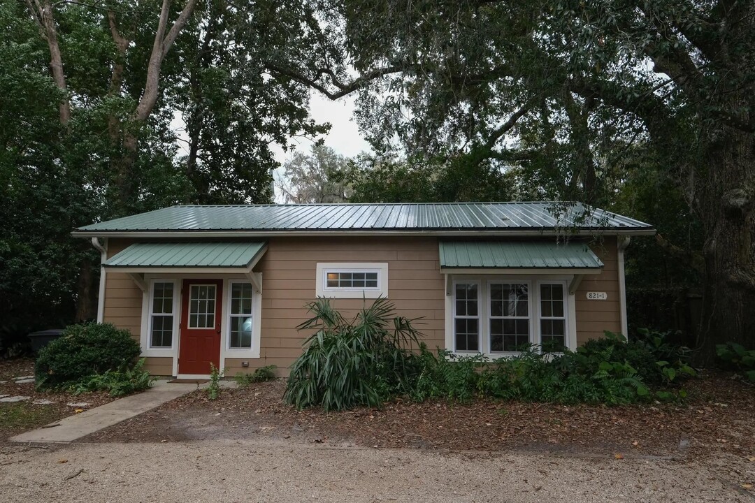 821 Ingleside Ave in Tallahassee, FL - Building Photo