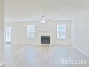 988 Winding Down Way in Grayson, GA - Foto de edificio - Building Photo