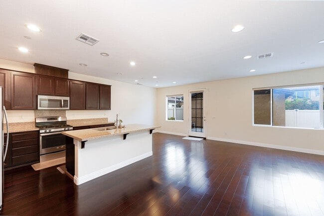 618 Tiber River Way in Oxnard, CA - Building Photo - Building Photo