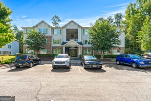 9202 Fairington Ridge Cir in Stonecrest, GA - Building Photo