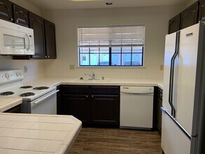 2851 S Valley View Blvd in Las Vegas, NV - Building Photo - Building Photo