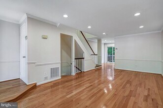 8424 Springfield Oaks Dr in Springfield, VA - Building Photo - Building Photo