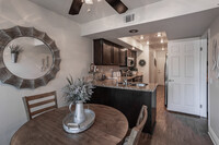 Country Club Villas/Country Club Terrace in Upland, CA - Foto de edificio - Interior Photo