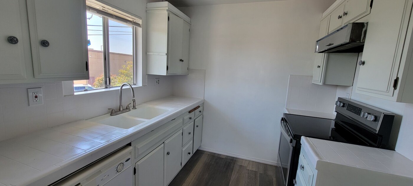 471 S Simpson Ave in Hemet, CA - Foto de edificio