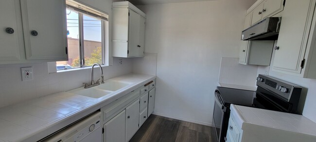 property at 471 S Simpson Ave