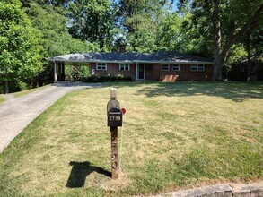 2790 Glenbriar Dr NE in Atlanta, GA - Building Photo - Building Photo