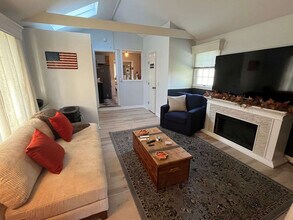 220 Narragansett Ave in Barrington, RI - Building Photo - Building Photo