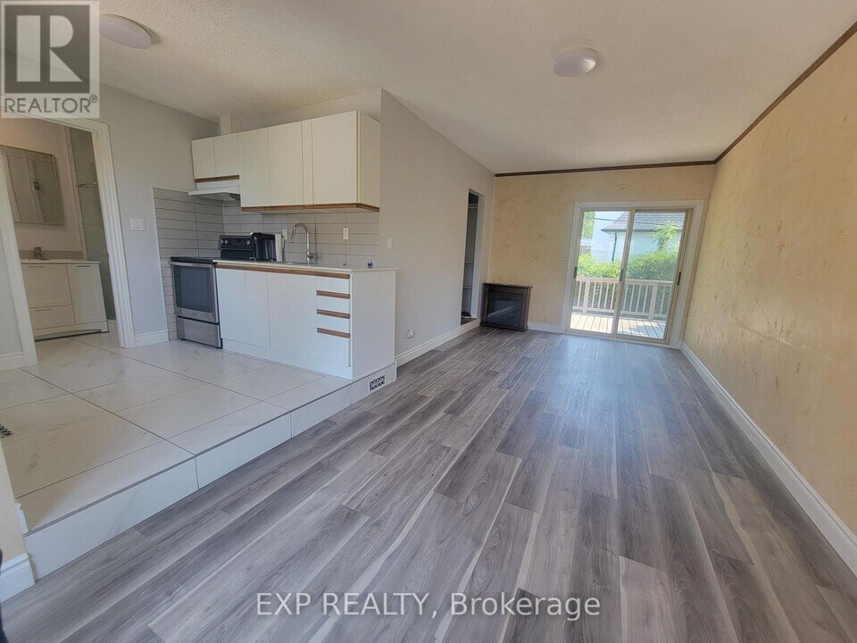 499 Sherin Dr in Oakville, ON - Building Photo