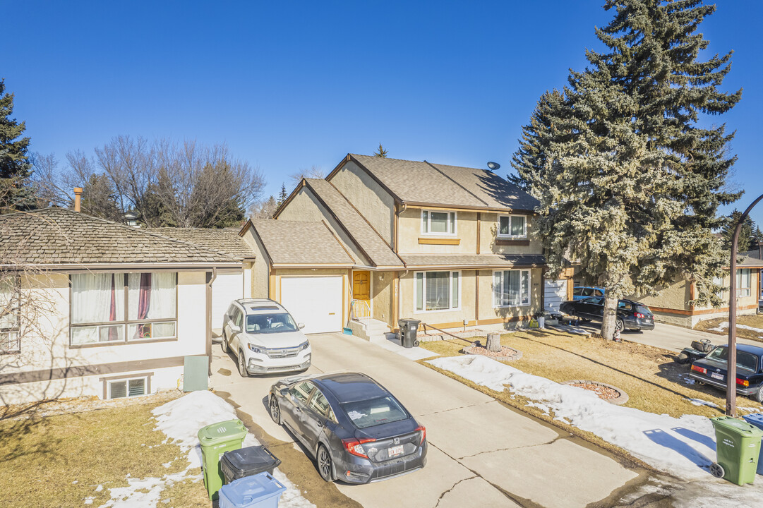 Canyon Meadows in Calgary, AB - Building Photo