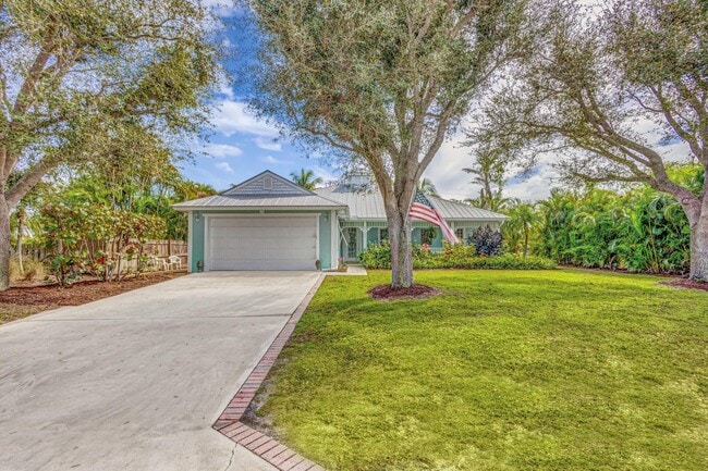9122 SE Pomona St in Hobe Sound, FL - Building Photo - Building Photo