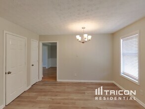 2556 Tolliver Dr in Ellenwood, GA - Building Photo - Building Photo