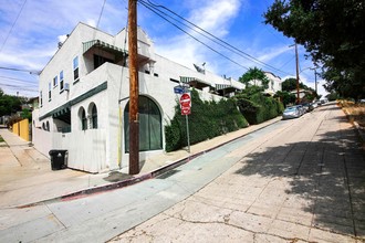 1300 Douglas St in Los Angeles, CA - Building Photo - Building Photo