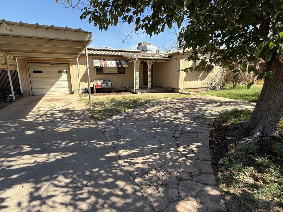 3808 Melody Ln in Odessa, TX - Building Photo