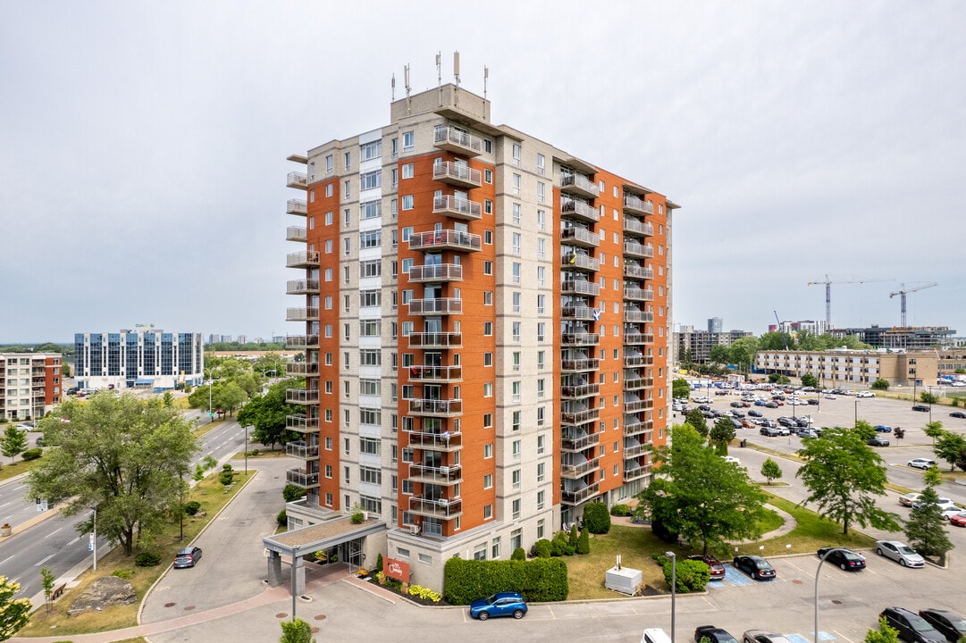 1313 Chomedey Boul in Laval, QC - Building Photo