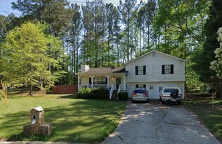 2425 Justin Dr SW in Marietta, GA - Building Photo