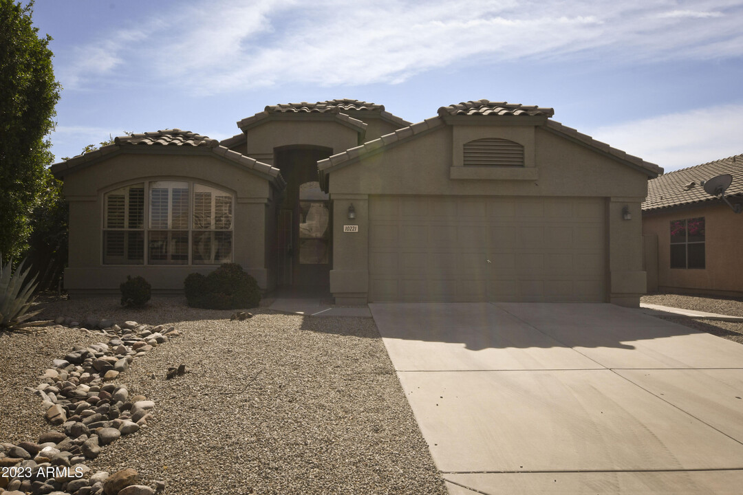 10221 W Daley Ln in Peoria, AZ - Building Photo