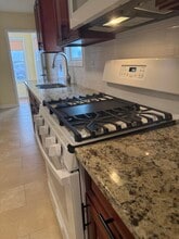 7 Cortland St, Unit Second Floor in Nutley, NJ - Foto de edificio - Building Photo