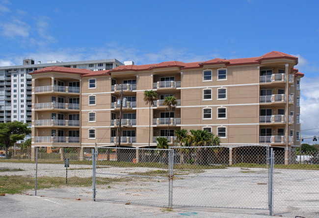 2222 N Atlantic Blvd in Fort Lauderdale, FL - Building Photo - Building Photo