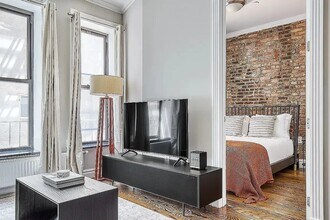 40 Avenue B, Unit 3E in New York, NY - Foto de edificio - Building Photo