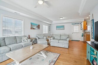 7 F St in Hampton, NH - Foto de edificio - Building Photo