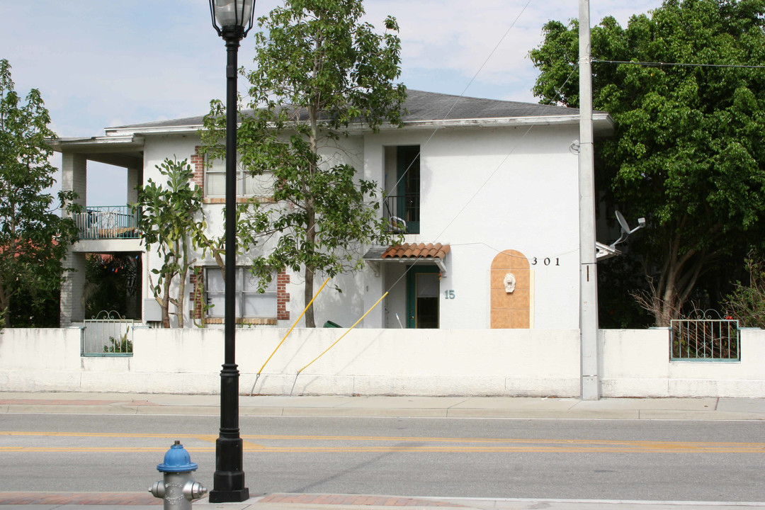 301 7th St W in Bradenton, FL - Building Photo