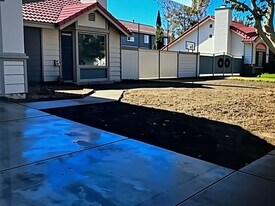 1026 James Ct in Lancaster, CA - Building Photo