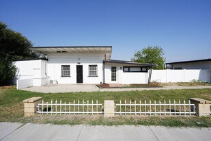 1443 N Riverside Ave in Rialto, CA - Building Photo