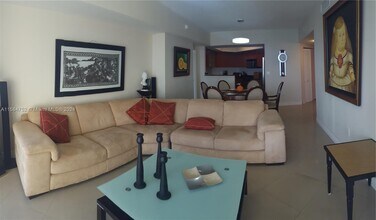 16699 Collins Ave, Unit #3601 in Sunny Isles Beach, FL - Foto de edificio - Building Photo