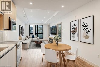 4390 Hillview Dr in Beamsville, ON - Building Photo - Building Photo