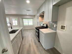 9605 Newfoundland Cir in Austin, TX - Building Photo - Building Photo